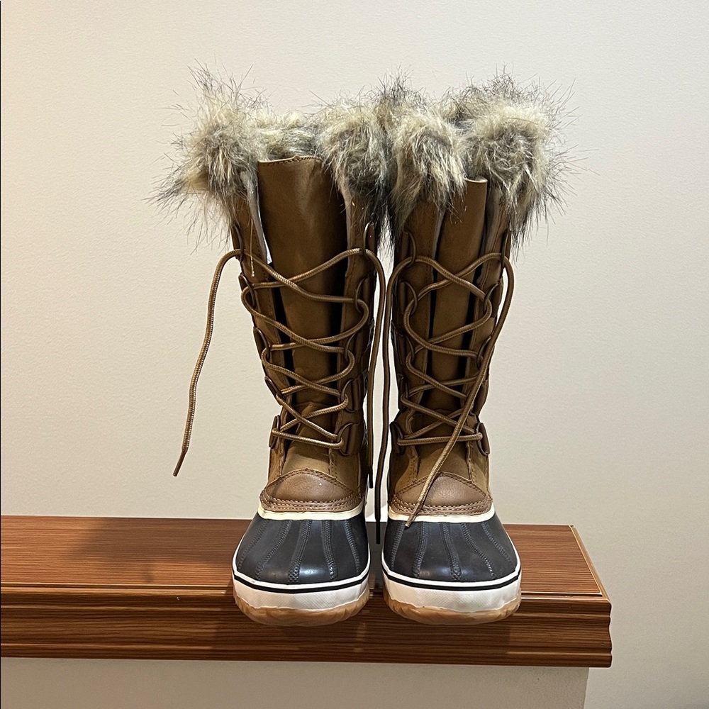 JBU Brown and Black Winter Boots with Fur Trim